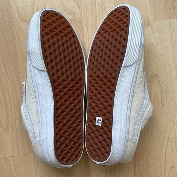 Vans - Picture 6 of 9